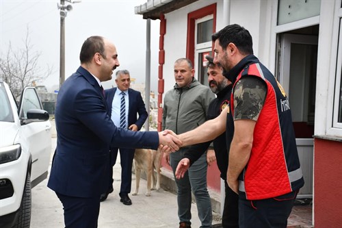 Kaymakamımız Sayın İbrahim ŞAHİN, İtfaiye Amirliğini ziyaret ederek mesaide bulunan personellerin bayramını kutladı.