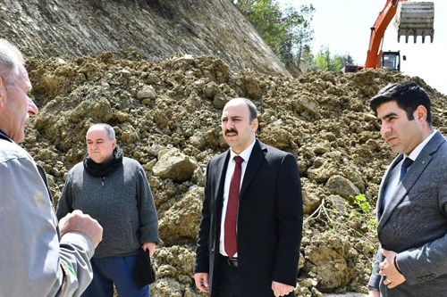 Kaymakamımız Sayın İbrahim ŞAHİN, Duran Köyünde yapılan yol yapım-onarım ve iyileştirme  çalışmalarını yerinde inceledi.